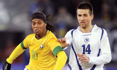 football coach unhappy with ronaldinho luiz