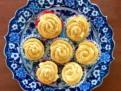 i partied at 1am with these delicious chocolate chip and peanut butter cupcakes i partied at 1am with these delicious chocolate chip and peanut butter cupcakes