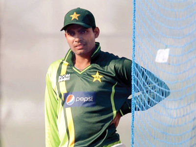latif wants wicket keeping coach for the team