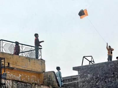 dangerous sport eight year old dies trying to catch stray kite