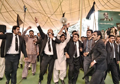 law and order protesting lawyers halt laptop distribution