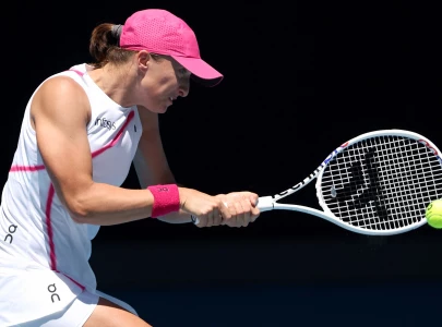 swiatek up and running at australian open as alcaraz makes bow