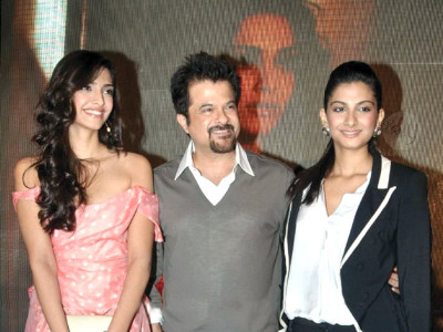 anil kapoor family front anil kapoor family front