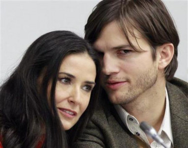 moore wants kutcher back moore wants kutcher back