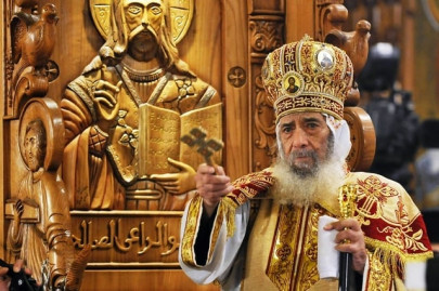 egypt s coptic pope shenuda iii dies
