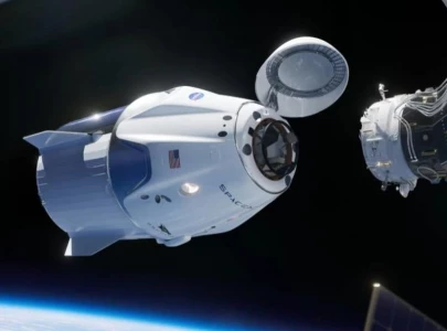 spacex capsule docks at iss