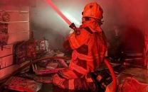 toy warehouse fire extinguished