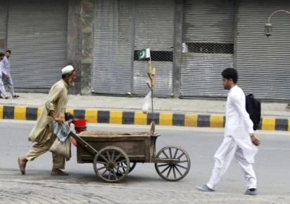 Street vendors in Murree subject to new daily taxation