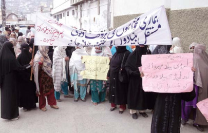 back pay strikes abound as lady health workers demand salaries back pay strikes abound as lady health workers demand salaries