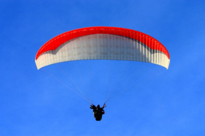 great great grandmother 101 breaks paragliding record great great grandmother 101 breaks paragliding record
