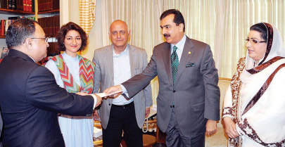 7th wage board award pfuj protests release of rs300m to apns