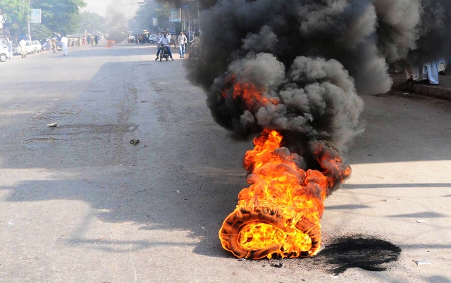 lahore loadshedding protestors turn violent block ferozepur road