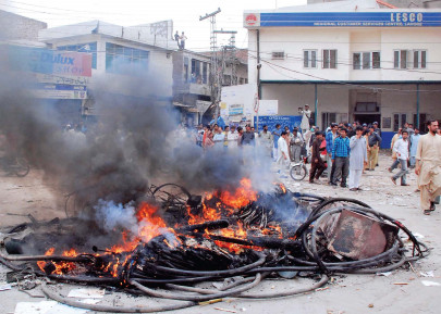 day of mourning double homicide brings karachi to a halt