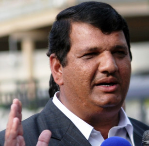 pml q s former k p president ameer muqam to join pml n soon