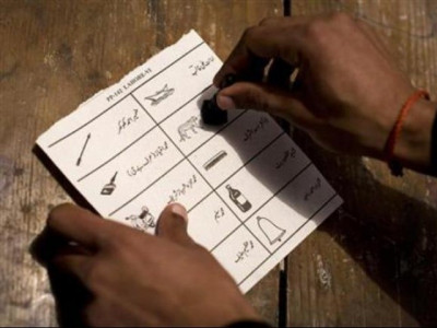 pml n to refrain from pushing for early polls