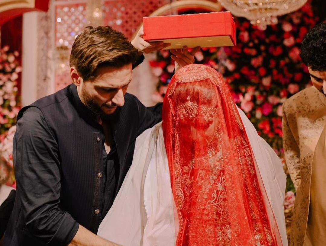 Afridi pens heartfelt note at daughter Aqsa's wedding