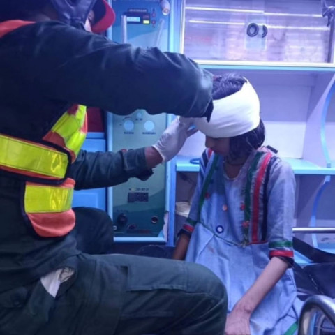 rescue 1122 official provides first aid to a victim as roof collapses in lahore due to rain photo facebook rescue operations training lahore file rescue 1122 official provides first aid to a victim as roof collapses in lahore due to rain photo facebook rescue operations training lahore file