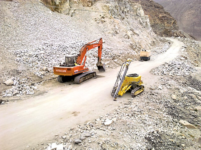 dusty road three years on unending karakoram highway reconstruction leaves commuters fuming dusty road three years on unending karakoram highway reconstruction leaves commuters fuming