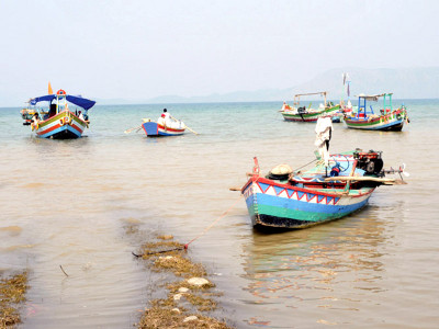 overloaded boat capsizes in tarbela lake