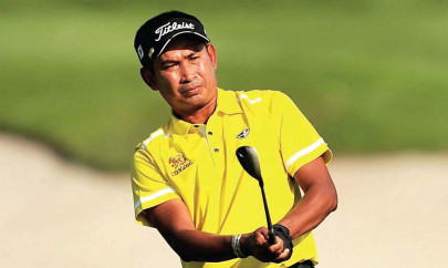 golf thai veteran storms ahead in singapore