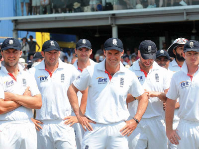 2nd test england manage to stay world s best