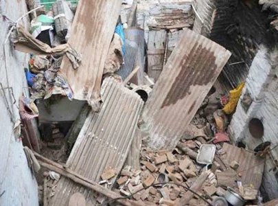 four die two children injured in roof collapse