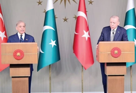 prime minister shehbaz sharif and t rkiye president recep tayyip erdogan address a joint news conference in istanbul photo app