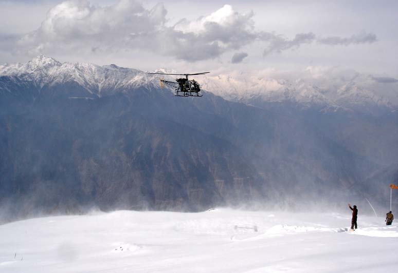 siachen tragedy with weather delays hopes of successful rescue dim