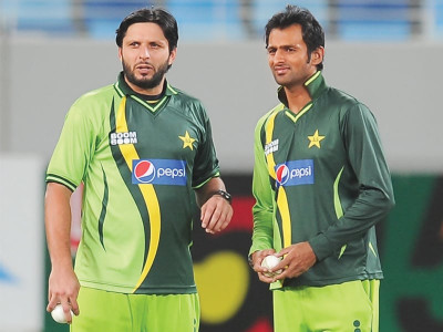 malik set to get central contract