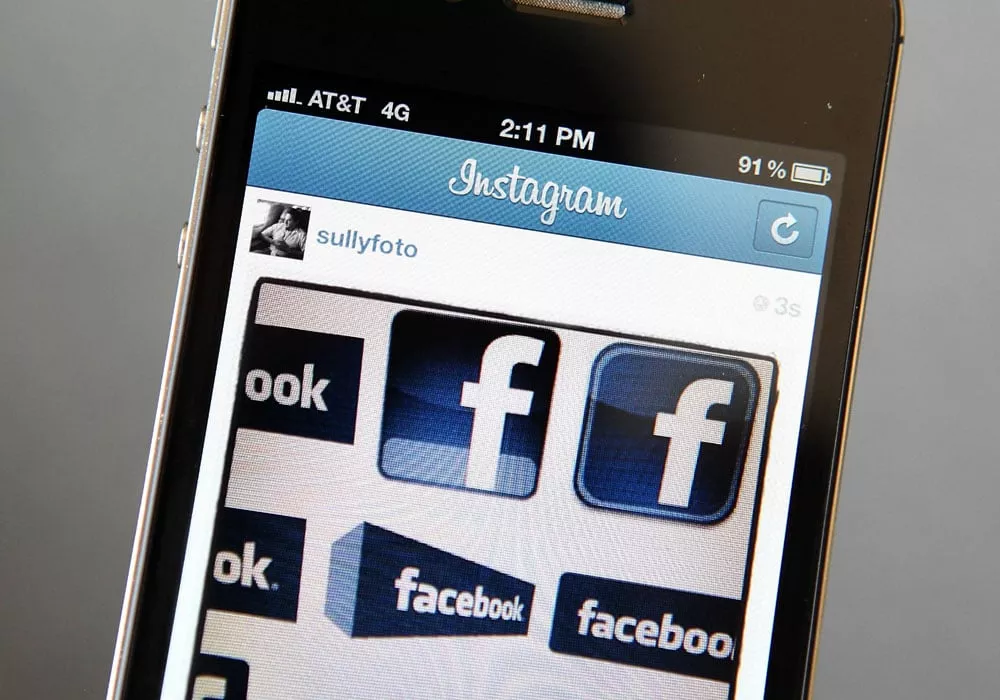 facebook buys instagram mobile photo app for 1bn facebook buys instagram mobile photo app for 1bn