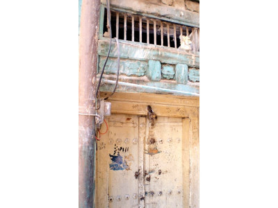 row erupts over ownership of bollywood legend s house