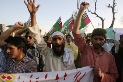 a story of harmony civilian vigilantes narrowly save 200 lives