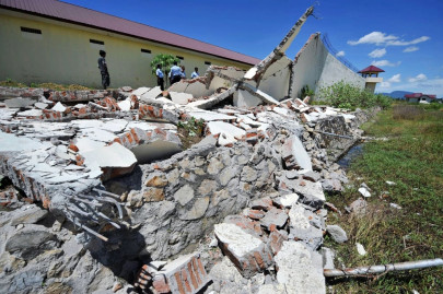 five dead in wednesday s indonesia quake report