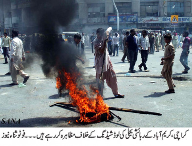 violence erupts in lyari 4 dead