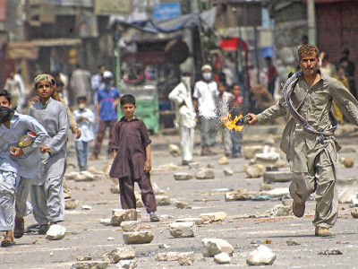 lyari violence unrest pours into other areas of karachi 7 injured lyari violence unrest pours into other areas of karachi 7 injured