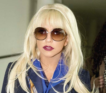 lady gaga stirs up twitter