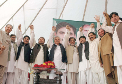 us apology to shahrukh draws ire at pml n rally