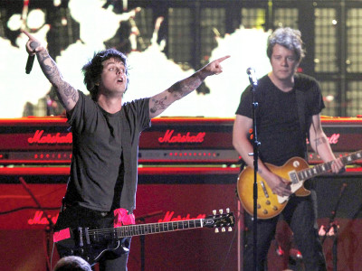 axl rose booed at rock hall of fame axl rose booed at rock hall of fame