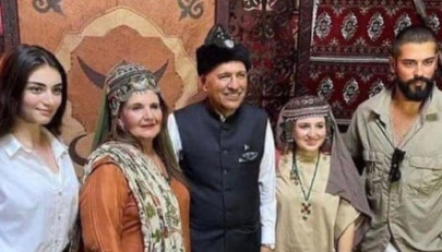 in pictures president arif alvi and wife visit sets of kurulu osman in turkey