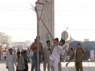 urban drought qayyumabad residents lose it after 15 days without water urban drought qayyumabad residents lose it after 15 days without water