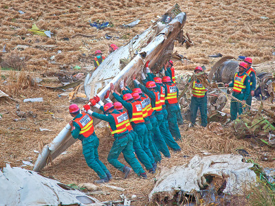 bhoja air crash officials differ over the events that led to crash bhoja air crash officials differ over the events that led to crash