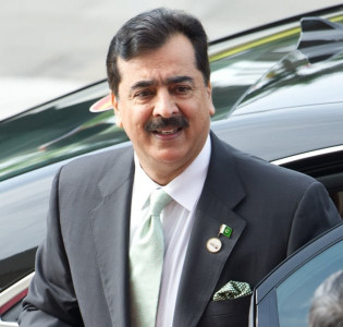 contempt case with cabinet in tow gilani to appear before sc