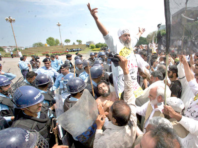 clerks converge on d chowk to show power
