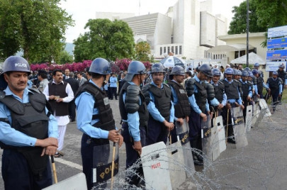 contempt case gilani s visit to sc brings kashmir highway to a halt