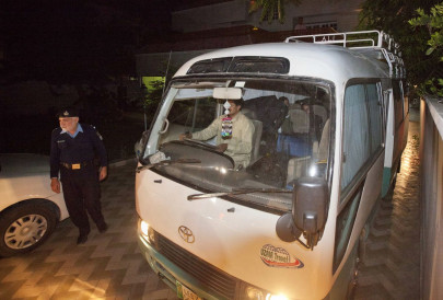 pakistan deports bin laden s family to saudi arabia pakistan deports bin laden s family to saudi arabia