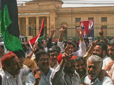 lawyers agree with gilani s conviction and condemn ppp protests