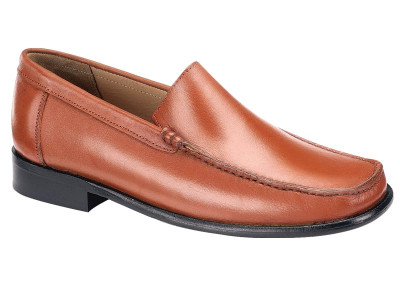 consumer court shoe shop manager issued notice