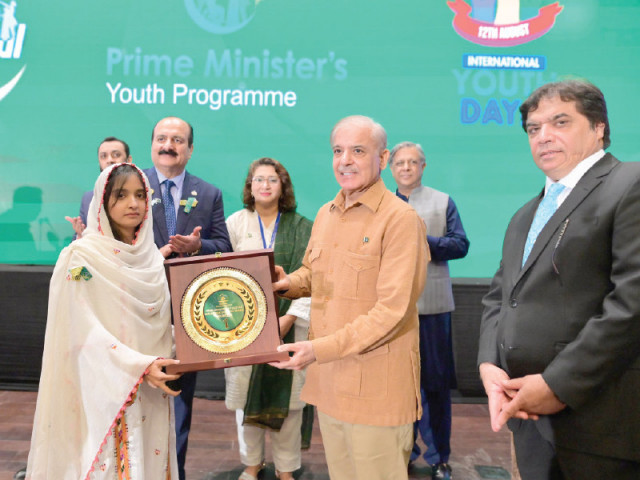 pm shehbaz sharif distributes awards among young entrepreneurs and high achievers in various fields in islamabad photo online pm shehbaz sharif distributes awards among young entrepreneurs and high achievers in various fields in islamabad photo online