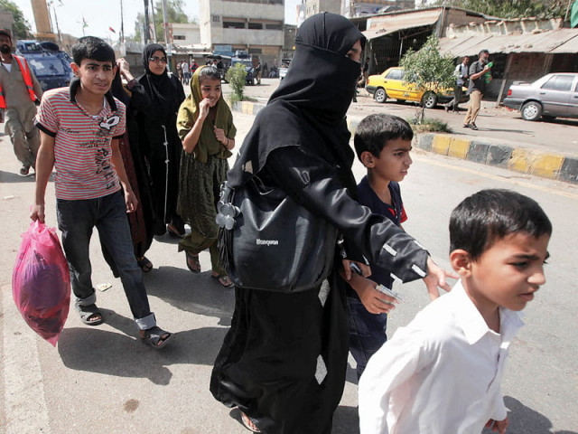 sleepless in lyari kutchi families and other residents opt to move across the road