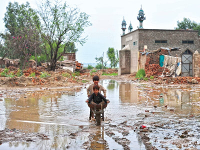 aku ied presses sindh s teachers to teach students about floods